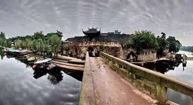 逃出美丽度假胜地